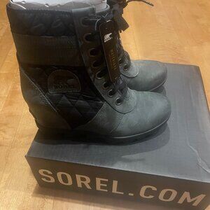 Sorel Lexie Leather Wedge Slate Gray with Black quilting.  Size 7.5